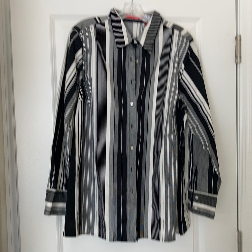 Gloria Vanderbilt Woman size 2X long sleeve blouse